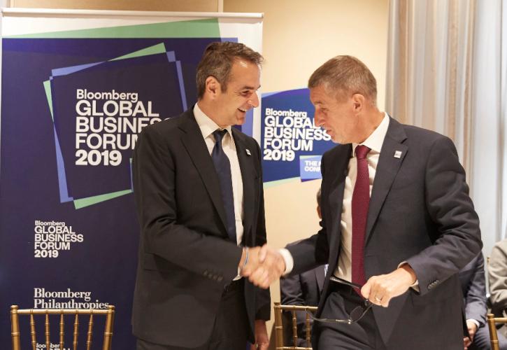 Μητσοτάκης στο Bloomberg: Απομεινάρι του παρελθόντος τα υψηλά πρωτογενή πλεονάσματα