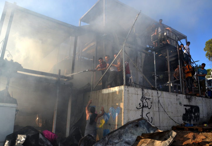Πυρκαγιά στη Μόρια: Τι καταγγέλουν εργαζόμενοι ΜΚΟ για τους δύο νεκρούς