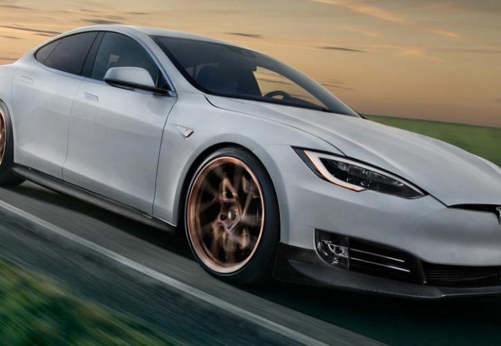 Tesla: Δοκιμάζει το νέο Model S με τρεις μηχανές και κάνει ρεκόρ (vid)