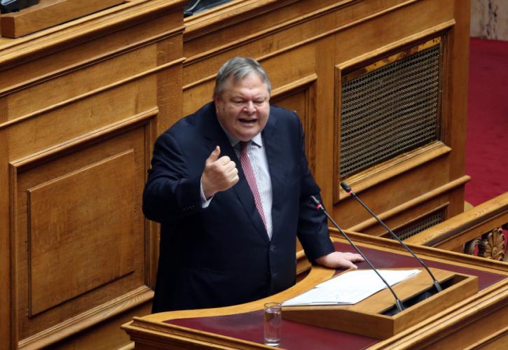 Αντιπαράθεση στη Βουλή μεταξύ Τσακαλώτου - Βενιζέλου για τα πλεονάσματα
