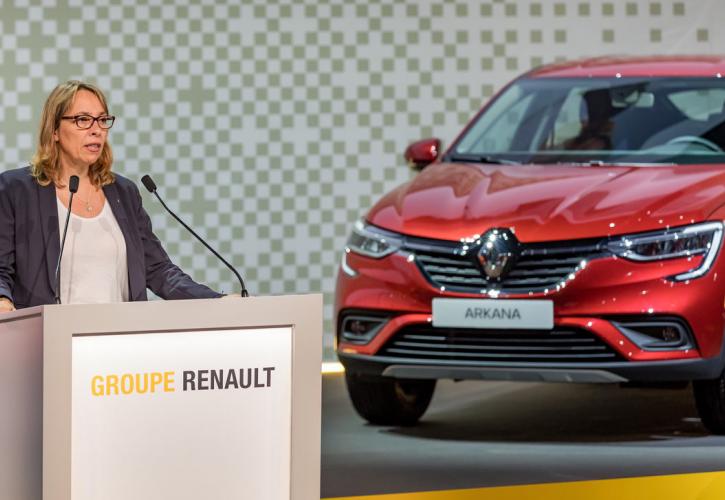 Μια γυναίκα στο «τιμόνι» της Renault