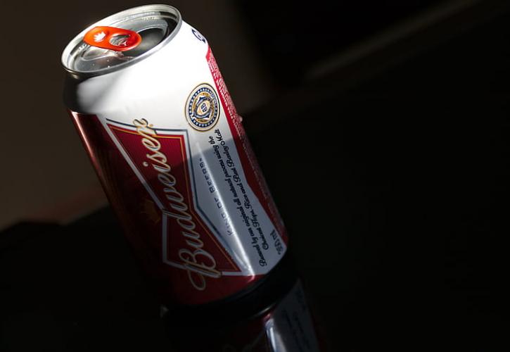 Budweiser: Κάνει «άνοιγμα» στην Ασία αλλά βρίσκει «απέναντι» τις τοπικές μπύρες