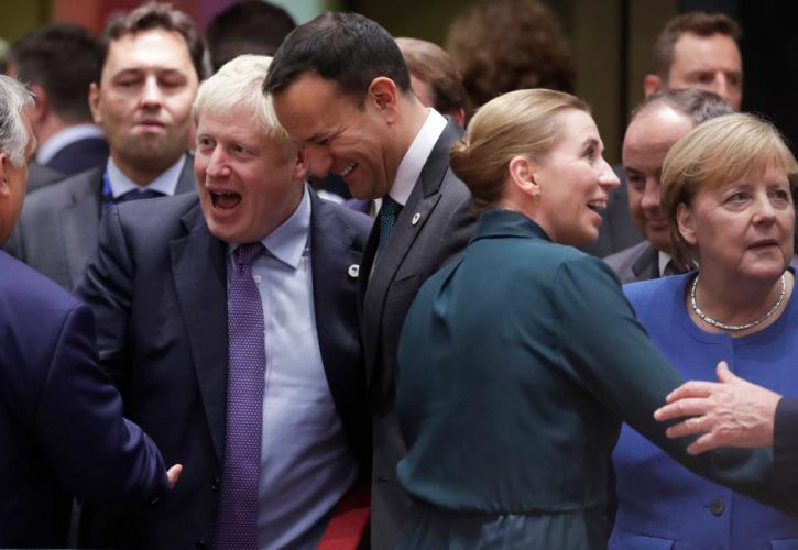 Η Σύνοδος Κορυφής ενέκρινε τη συμφωνία για το Brexit