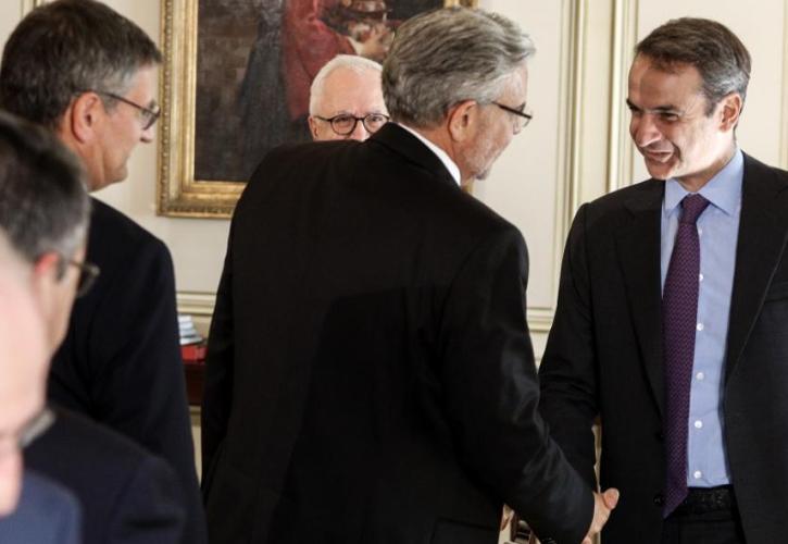 Γιατί ο Μητσοτάκης επιμένει στην οικονομική ατζέντα - Αναμονή για νέα καλά μαντάτα