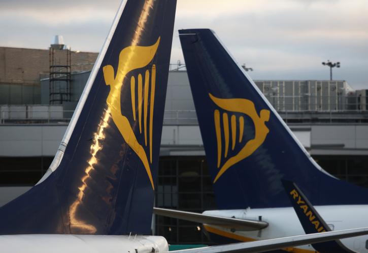 «Χαμηλές πτήσεις» για τα κέρδη της Ryanair
