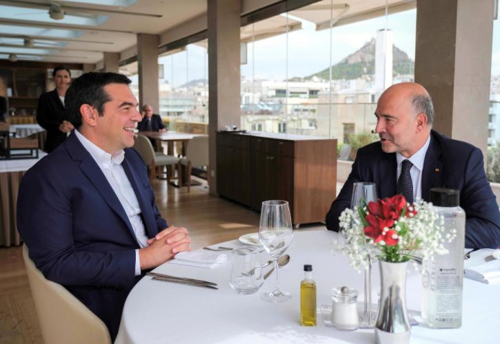 Tσίπρας σε Μοσκοβισί: Κάναμε πολλά σε αντίξοες συνθήκες