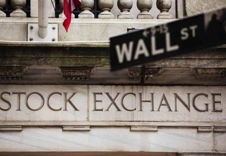 Wall Street: Στο «κόκκινο» έκλεισε ο Dow με το χρέος των ΗΠΑ στο μικροσκόπιο
