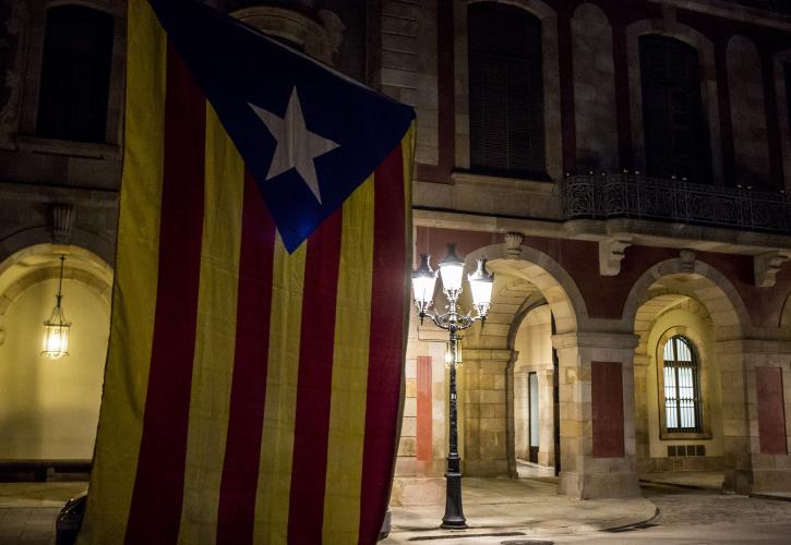 Ισπανία: Εγκρίθηκε η απαγόρευση νυχτερινής κυκλοφορίας στην Καταλονία