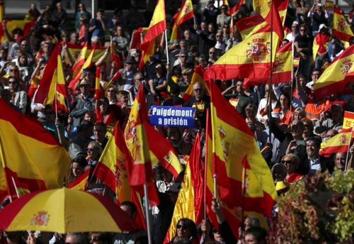 Ισπανία: Ογκώδεις διαδηλώσεις κατά της προτεινόμενης αμνήστευσης των Καταλανών αυτονομιστών