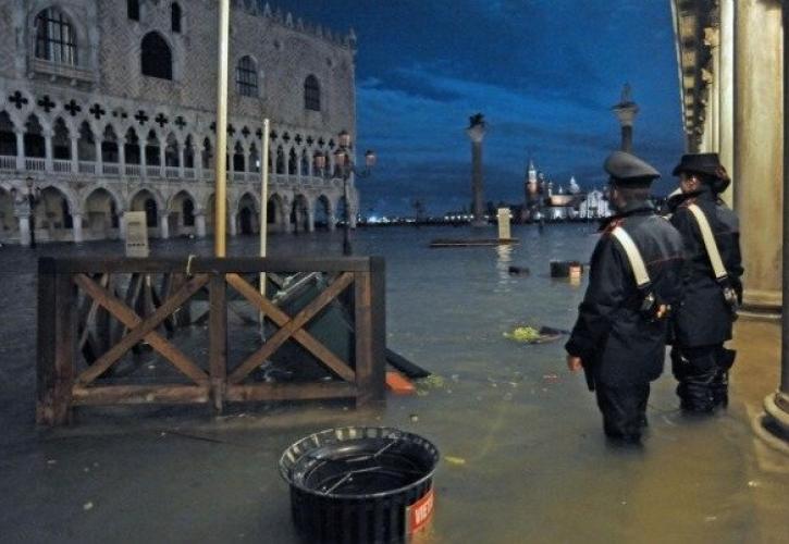 Εκατοντάδες εκατ. ευρώ θα κοστίσουν οι καταστροφές από τις πλημμύρες στη Βενετία