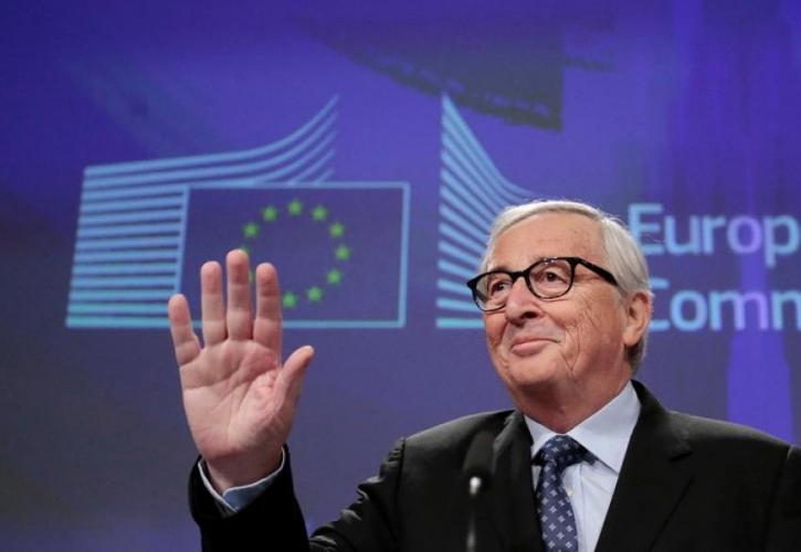 Juncker: Δεν πρέπει να αλλάξει η πολιτική για το προσφυγικό
