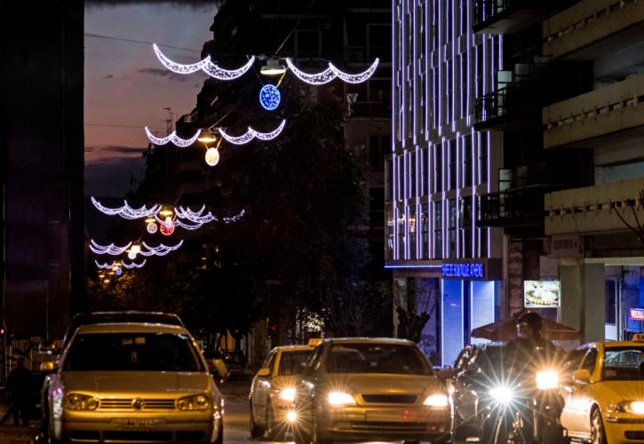 Η ΔΕΗ στολίζει για πρώτη φορά την Χαλκοκονδύλη και την 3ης Σεπτεμβρίου (pics)