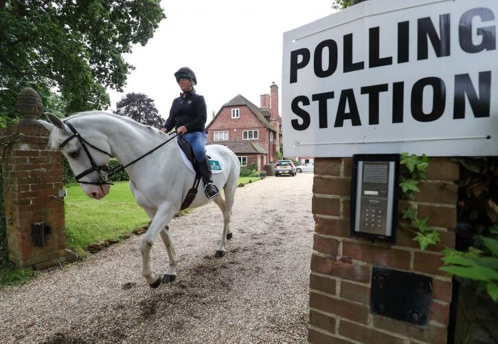 ING για Βρετανία: Πιθανότητες 40% για πρόωρες εκλογές