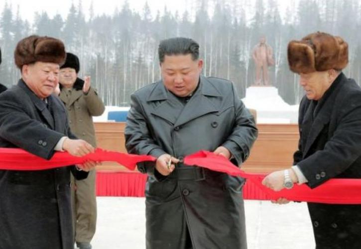 Ο Κιμ Γιονγκ Ουν εγκαινίασε μία νέα πόλη στη Βόρεια Κορέα (vid)