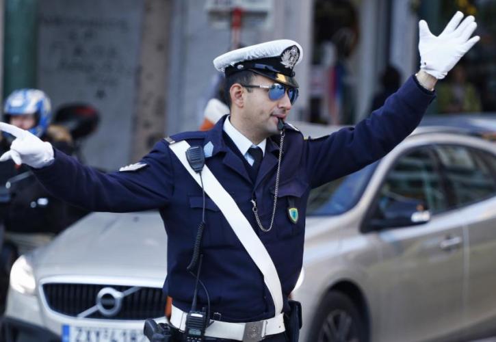 Οδηγός παρέσυρε τροχονόμο επειδή δεν τον άφησε να περάσει λόγω των μέτρων για τη ΔΕΘ