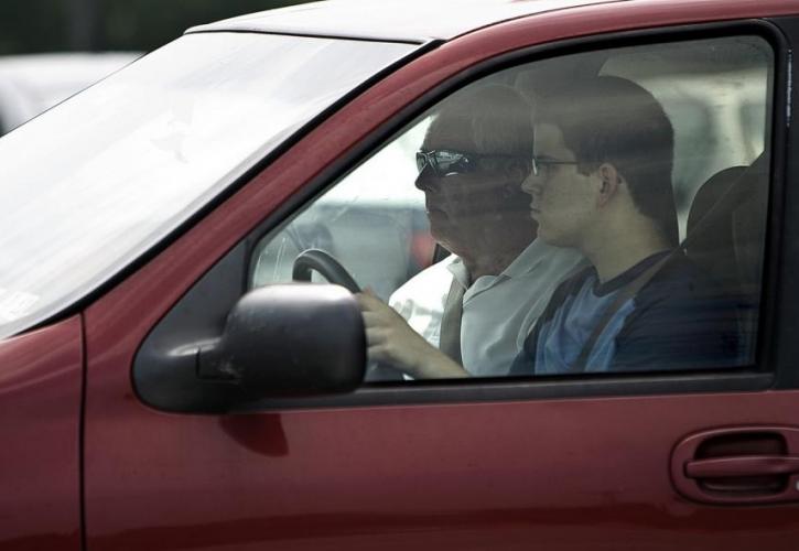 Έρχονται αλλαγές στην οδήγηση: «Κόφτης» ταχύτητας και ανιχνευτής χρήσης κινητού