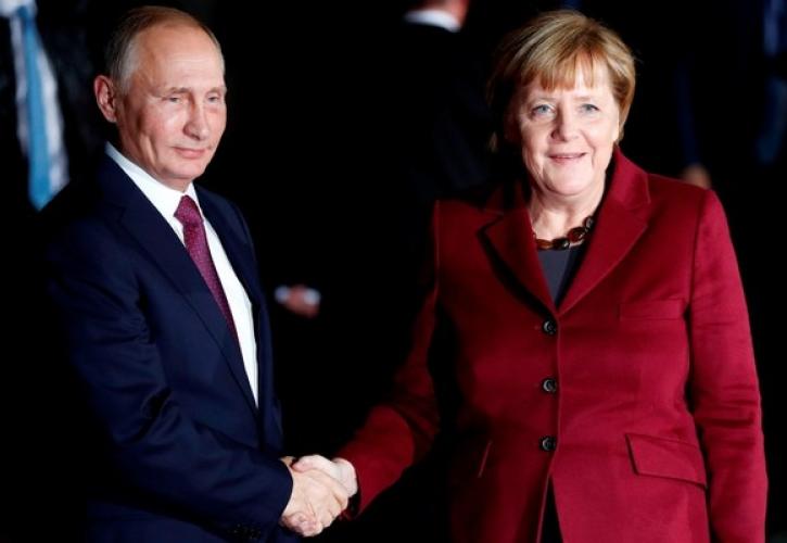 Στη Μόσχα μεταβαίνει η Μέρκελ - Κρίσιμη συνάντηση με τον Πούτιν το Σάββατο