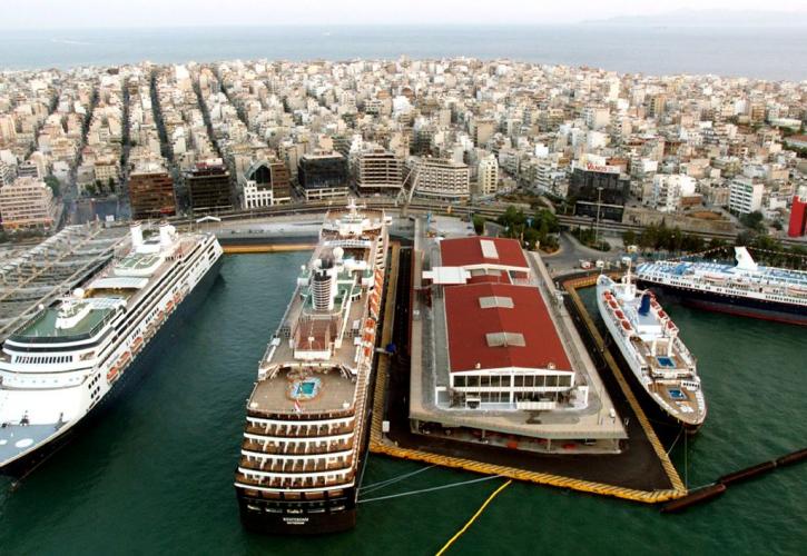 «Παγκόσμιος πόλεμος» για τα ελληνικά λιμάνια 