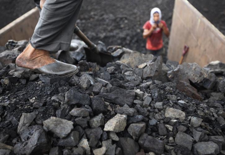 Δισεκατομμυριούχος θα φτιάξει το μεγαλύτερο ανθρακορυχείο στην Ινδία