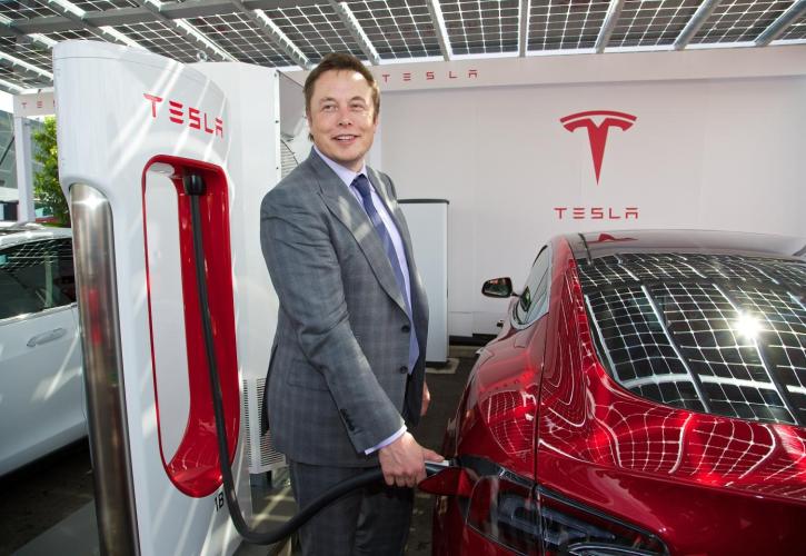 Σε ιστορικά υψηλά η μετοχή της Tesla