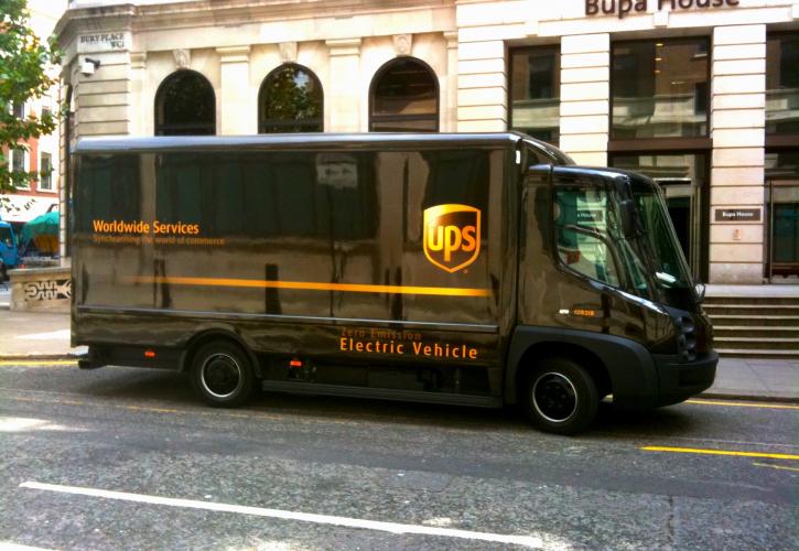UPS: Αύξηση κερδών β' τριμήνου λόγω της ανόδου του e-commerce