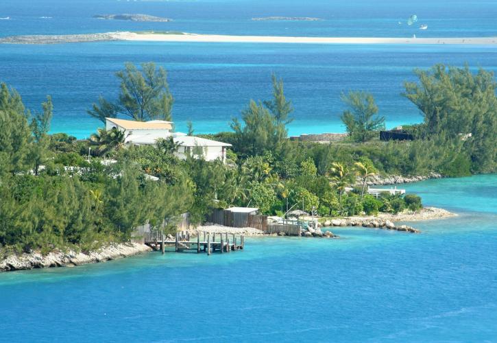 Airbnb: 5 τυχεροί θα πάνε 2 μήνες διακοπές στις Μπαχάμες