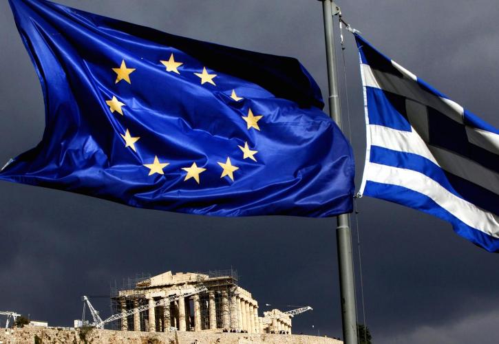 Bloomberg: Η ελληνική οικονομία βελτιώνεται, αλλά πρέπει να συνεχίσει τις μεταρρυθμίσεις