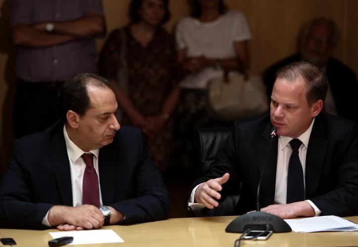 Ο Καραμανλής σβήνει την «εποχή Σπίρτζη» 