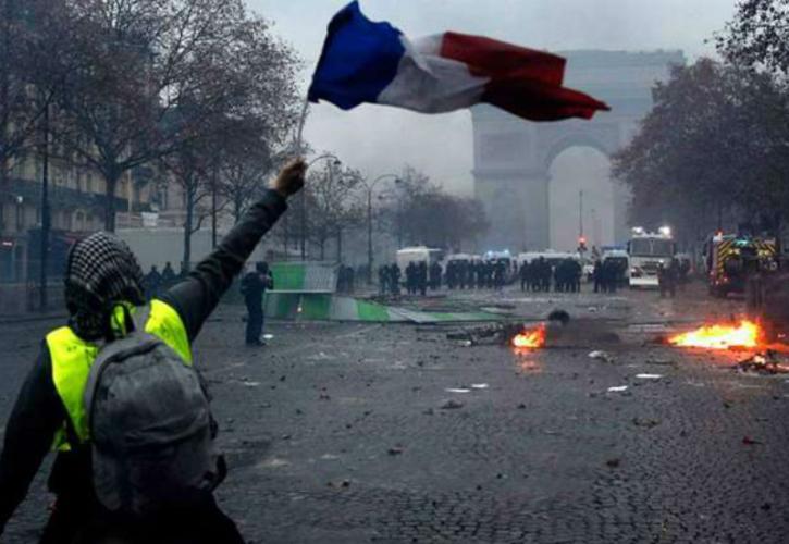 Γαλλία: Συγκρούσεις μεταξύ αστυνομικών και διαδηλωτών για το συνταξιοδοτικό