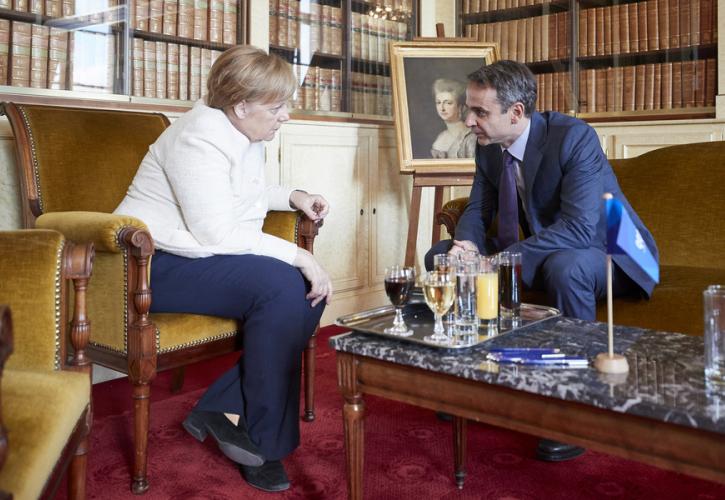 Αναχώρησε για το Βερολίνο ο Μητσοτάκης – Τι προσδοκά από τη συνάντηση με τη Μέρκελ