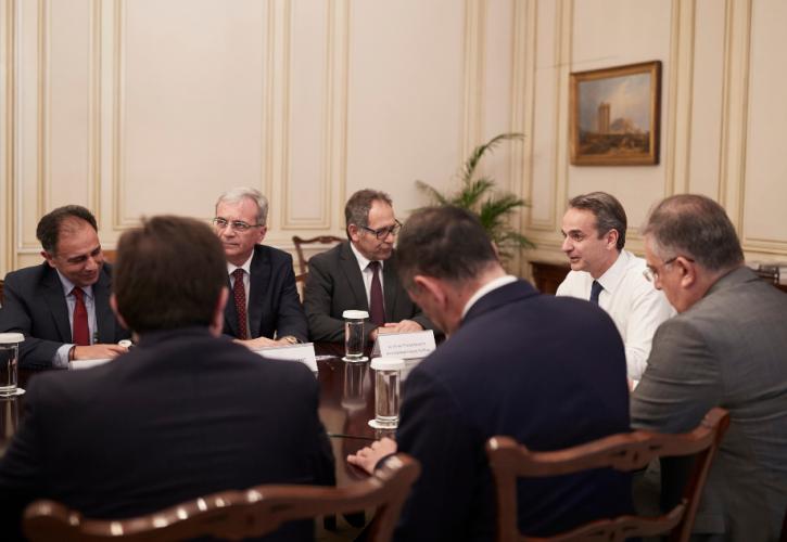 Συνάντηση Μητσοτάκη - δημάρχων Βορείου Αιγαίου: Οριζόντια οικονομικά μέτρα