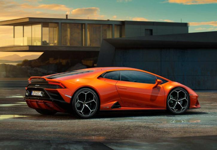 «Κατεβάζει ρολά» η Lamborghini στο εργοστάσιό της στην Ιταλία