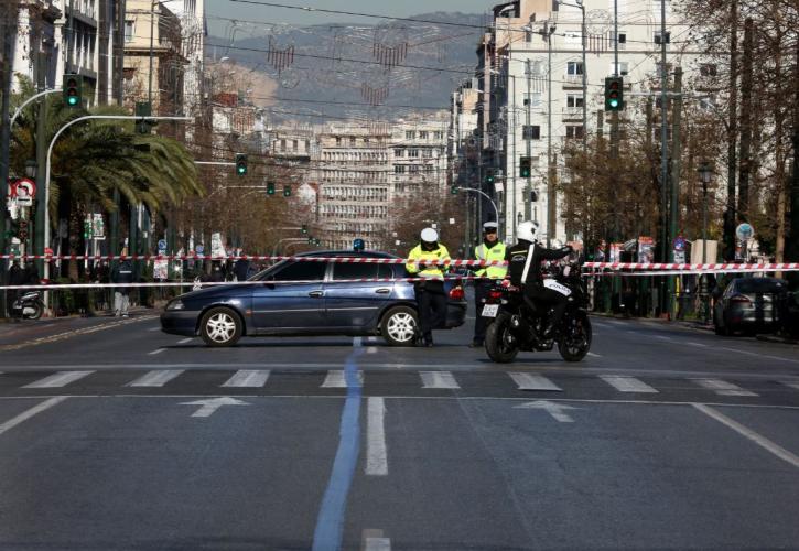 Συγκέντρωση του ΠΑΜΕ στα Προπύλαια κατά του ασφαλιστικού νομοσχεδίου (vids)