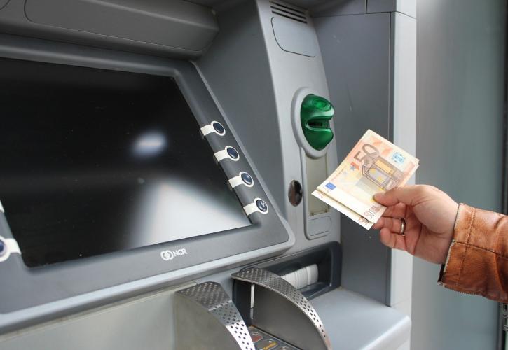 Ισχύουν από σήμερα οι «τσουχτερές» χρεώσεις στα ΑΤΜ άλλης τράπεζας