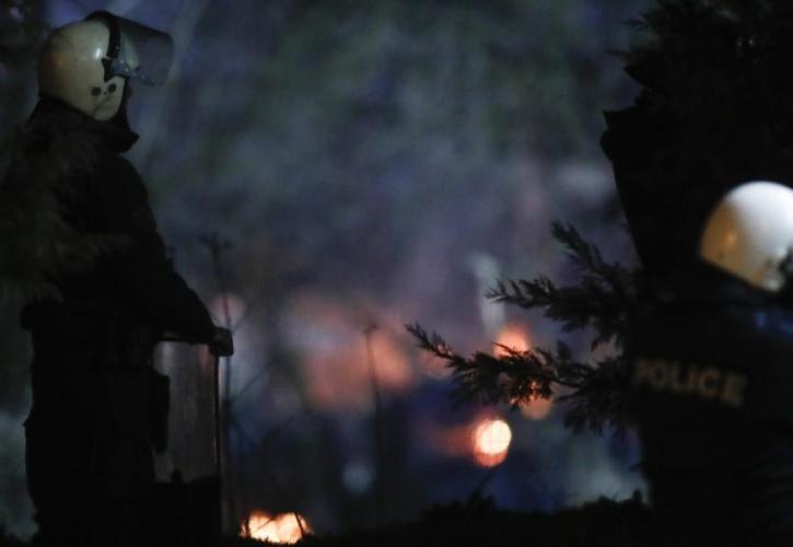 Νέα επεισόδια στις Καστανιές Έβρου, με έναν αστυνομικό τραυματία