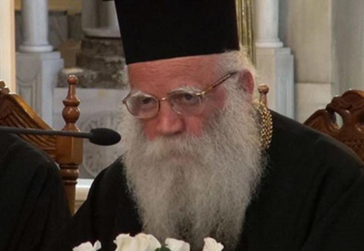 Κορονοϊός: Συνελήφθη ο Μητροπολίτης Κυθήρων που έκανε λειτουργία παρά την απαγόρευση