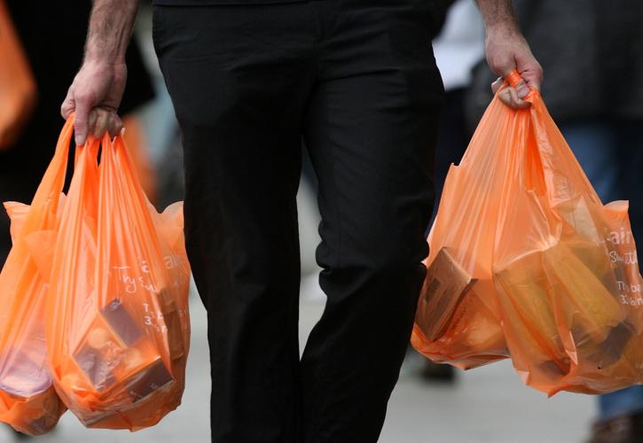 Τι πρέπει να ξέρετε για το τέλος της δωρεάν πλαστικής σακούλας