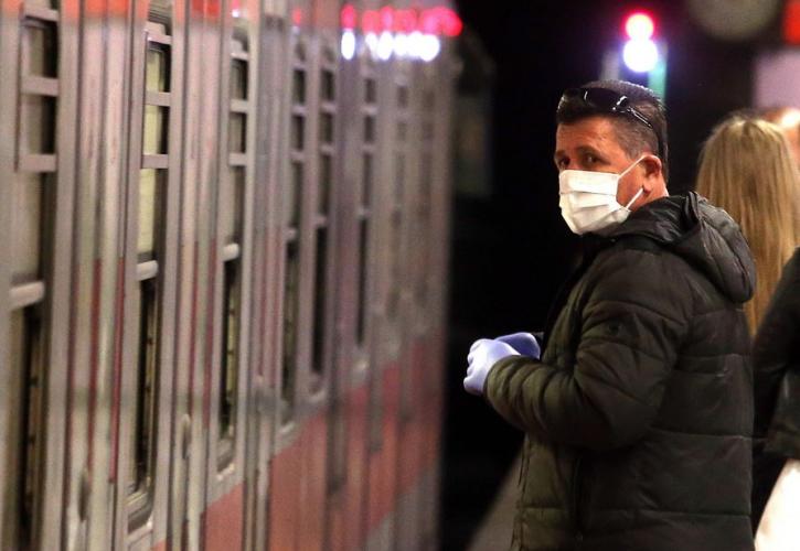 CDC: Καλεί το ένα τρίτο των Αμερικανών να «ξαναβάλουν» τη μάσκα