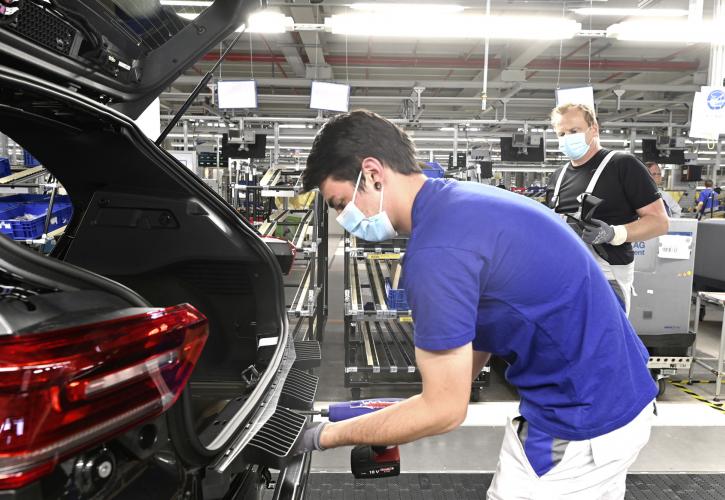 Ο κορονοϊός επισπεύδει τις απολύσεις εργαζομένων στην αυτοκινητοβιομηχανία