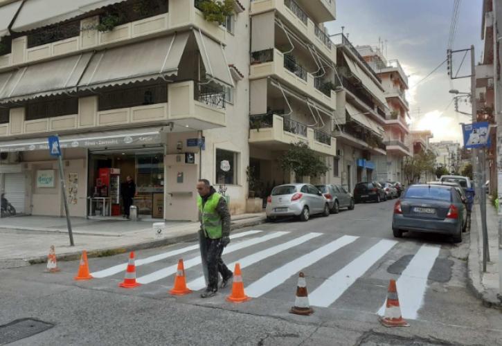 Διαγραμμίσεις σε εκατοντάδες διαβάσεις πεζών από τον Δήμο Αθηναίων (pics + vid)
