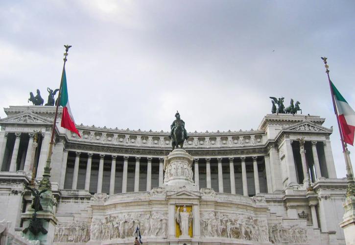 Financial Times: Έξοδο από το ευρώ και παράλληλο νόμισμα εξετάζει η Ιταλία