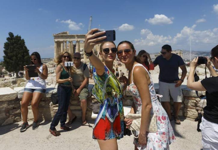 TUI: Ελλάδα, Κύπρος, Βουλγαρία και Πορτογαλία έχουν «καλές πιθανότητες» να ανοίξουν για τον τουρισμό