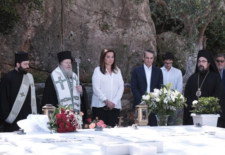 Στο μνημόσυνο του Κωνσταντίνου Μητσοτάκη ο πρωθυπουργός