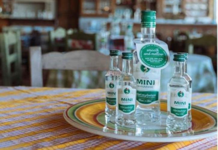 Ούζο ΜΙΝΙ: Στήριξη στην τοπική κοινότητα της Μυτιλήνης