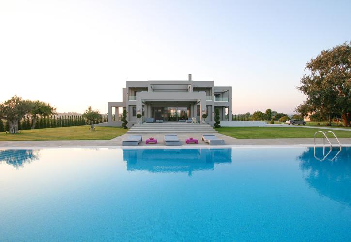 Πόσο επικίνδυνες είναι οι πισίνες στην μετάδοση του κορονοϊού