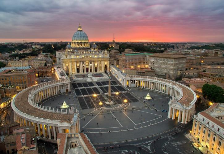 Εργαζόμενοι στο Βατικανό διαμαρτύρονται για μειώσεις μισθών