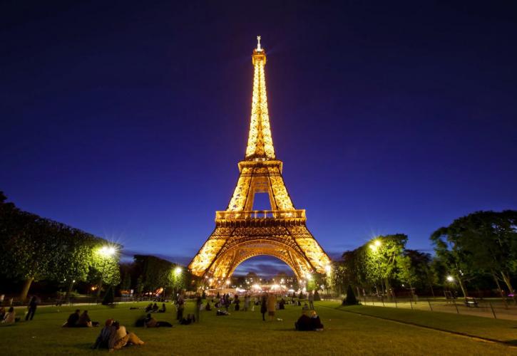 Γαλλία: Ο Πύργος του Άιφελ ανοίγει εκ νέου έπειτα από 9 μήνες που παρέμεινε κλειστός