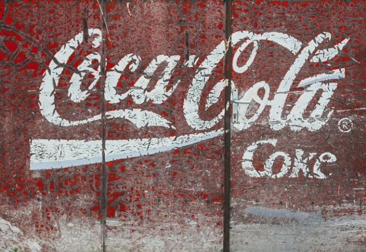 Η Coca-Cola διακόπτει τη διαφήμισή της στα μέσα κοινωνικής δικτύωσης