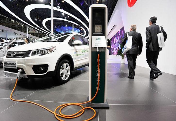 «Κύμα» ηλεκτρικών αυτοκινήτων από την Κίνα ανησυχεί του Ευρωπαίους κατασκευαστές