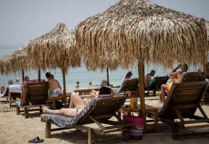 Πόσο κοστίζει το μπάνιο στις οργανωμένες παραλίες της Αττικής
